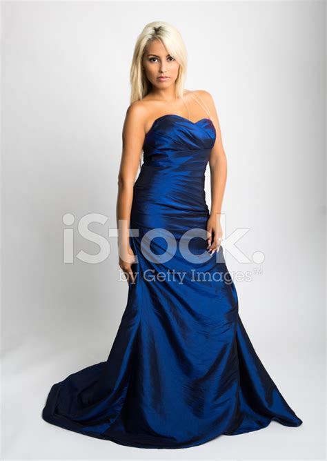 mavi elbiseli kadın